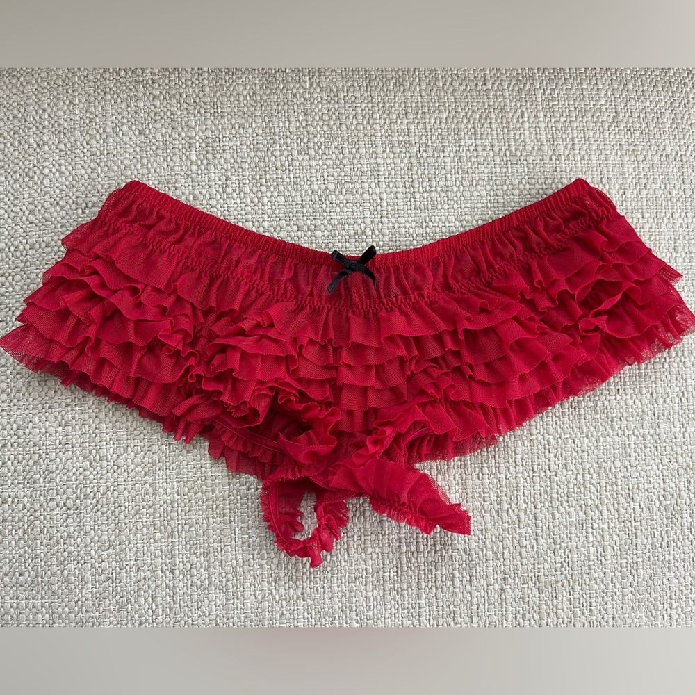 NWOT Frederick’s of Hollywood Ruffled Crotchless Panties